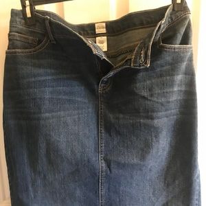 25% off 3+ items  Dressbarn Westport Jean skirt